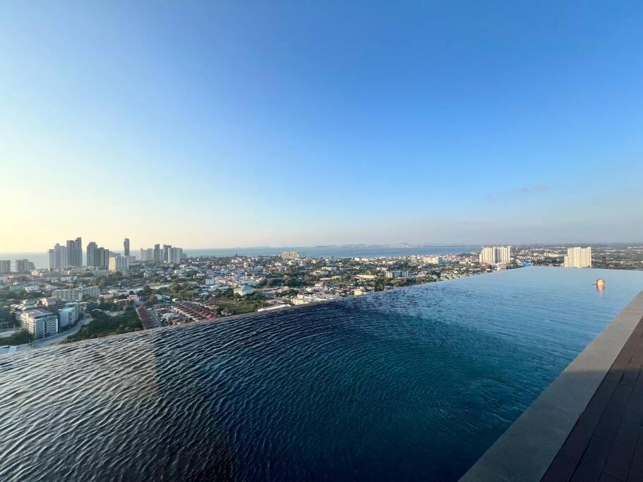Apartemen Infinity Pool At Posh